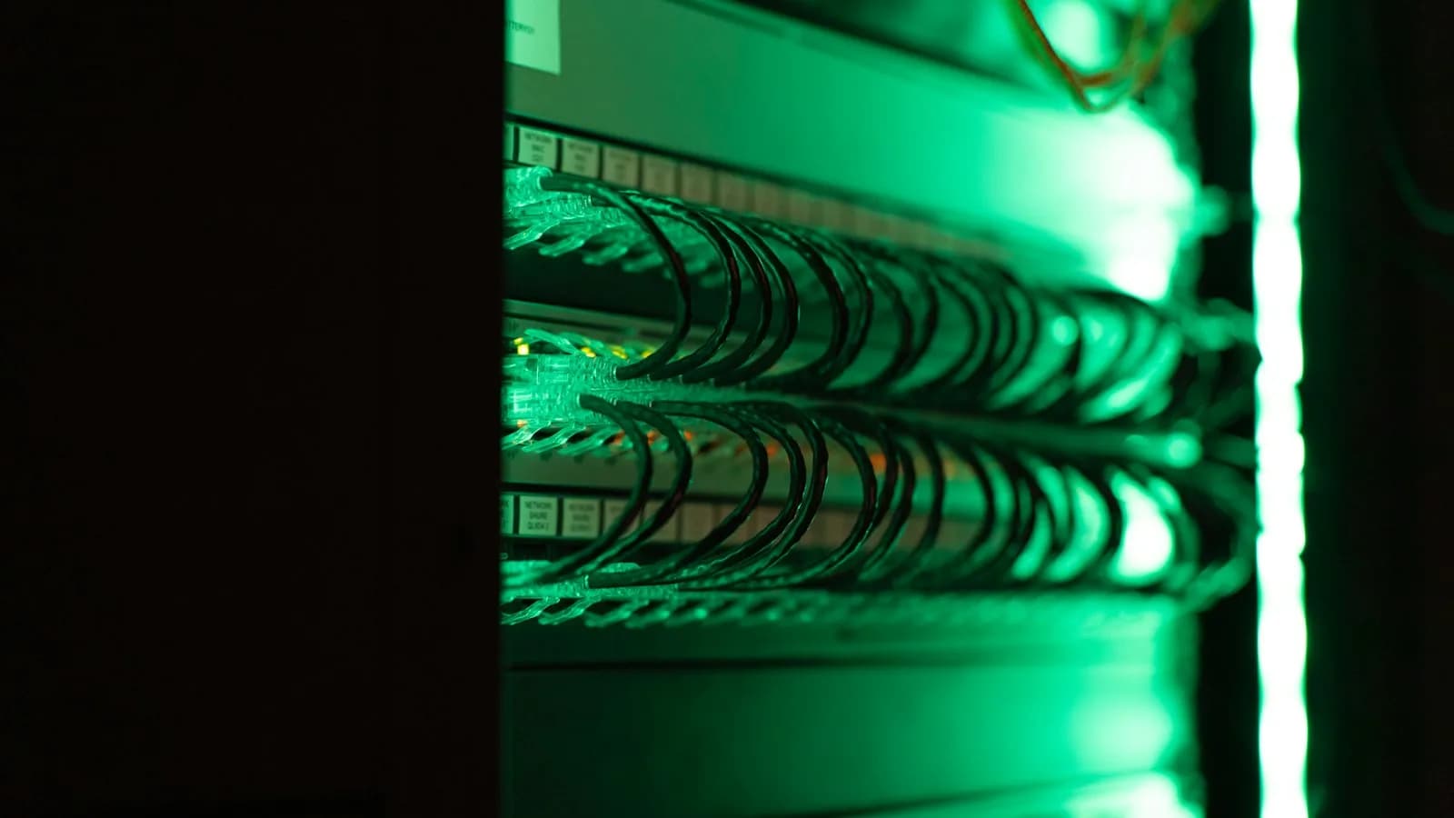 EVREN API entegrasyonu — veri merkezinde sunucu donanımına yakın çekim | Aksiyon Soft