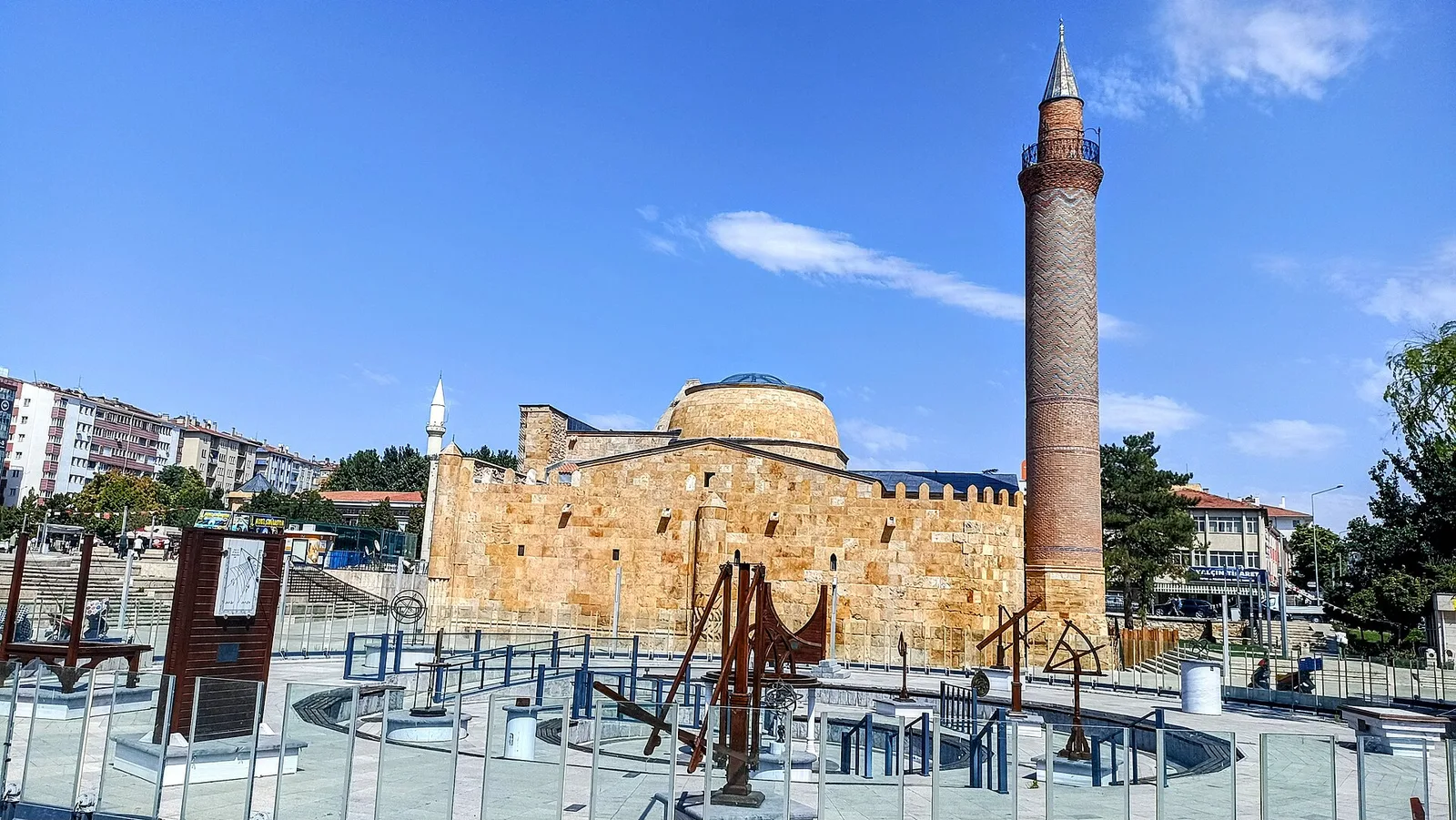 Kırşehir şehir merkezindeki Selçuklu dönemi Cacabey Medresesi