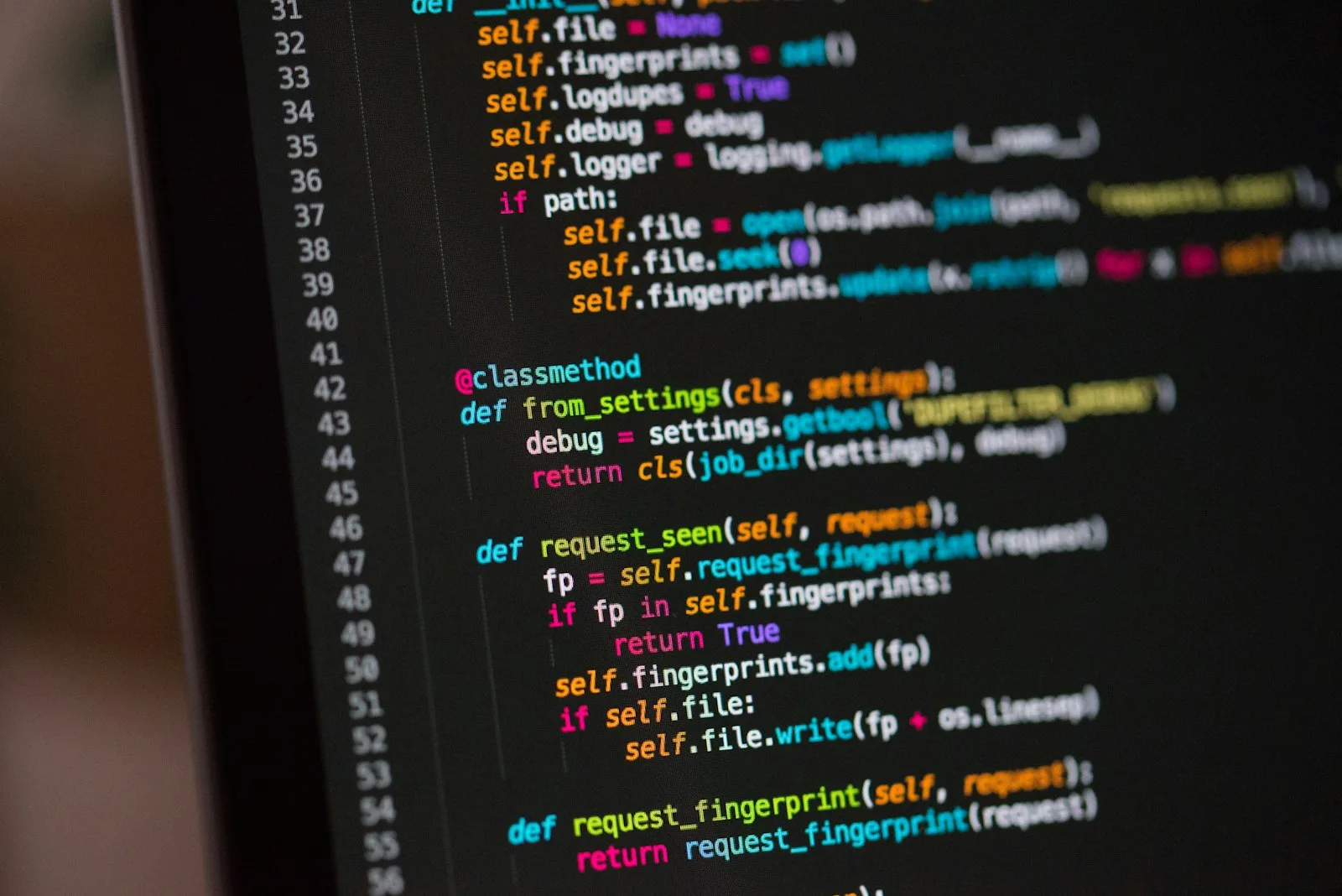 Ekranda Python kodu — OpenAI uyumlu istemciyle EVREN API çağrısı