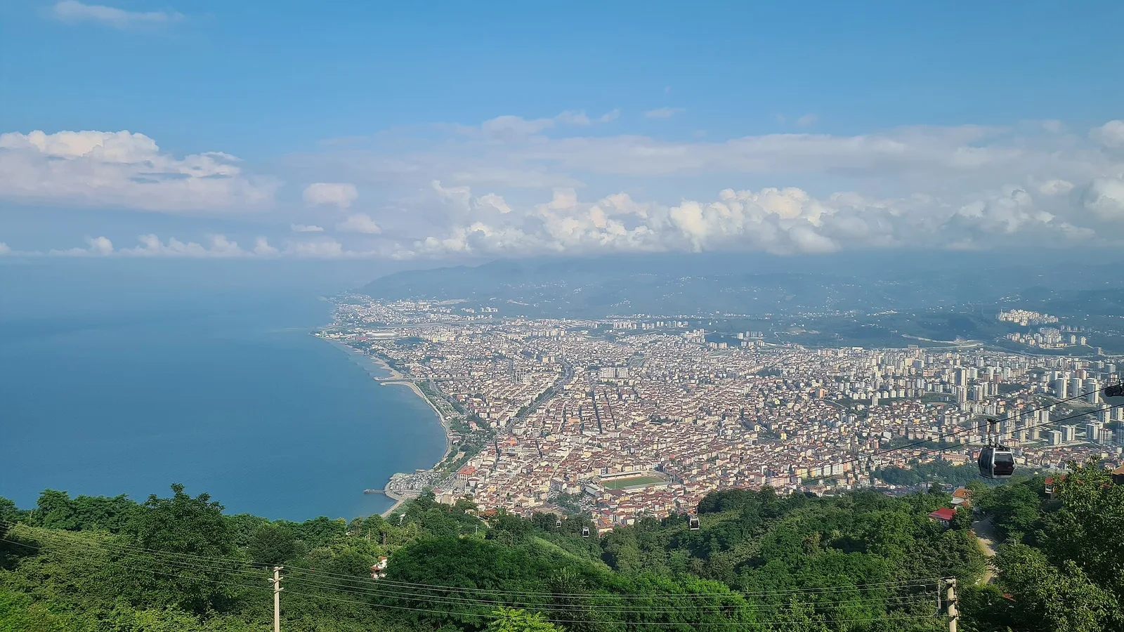 Boztepe'den Ordu şehir merkezi ve Karadeniz kıyısı manzarası